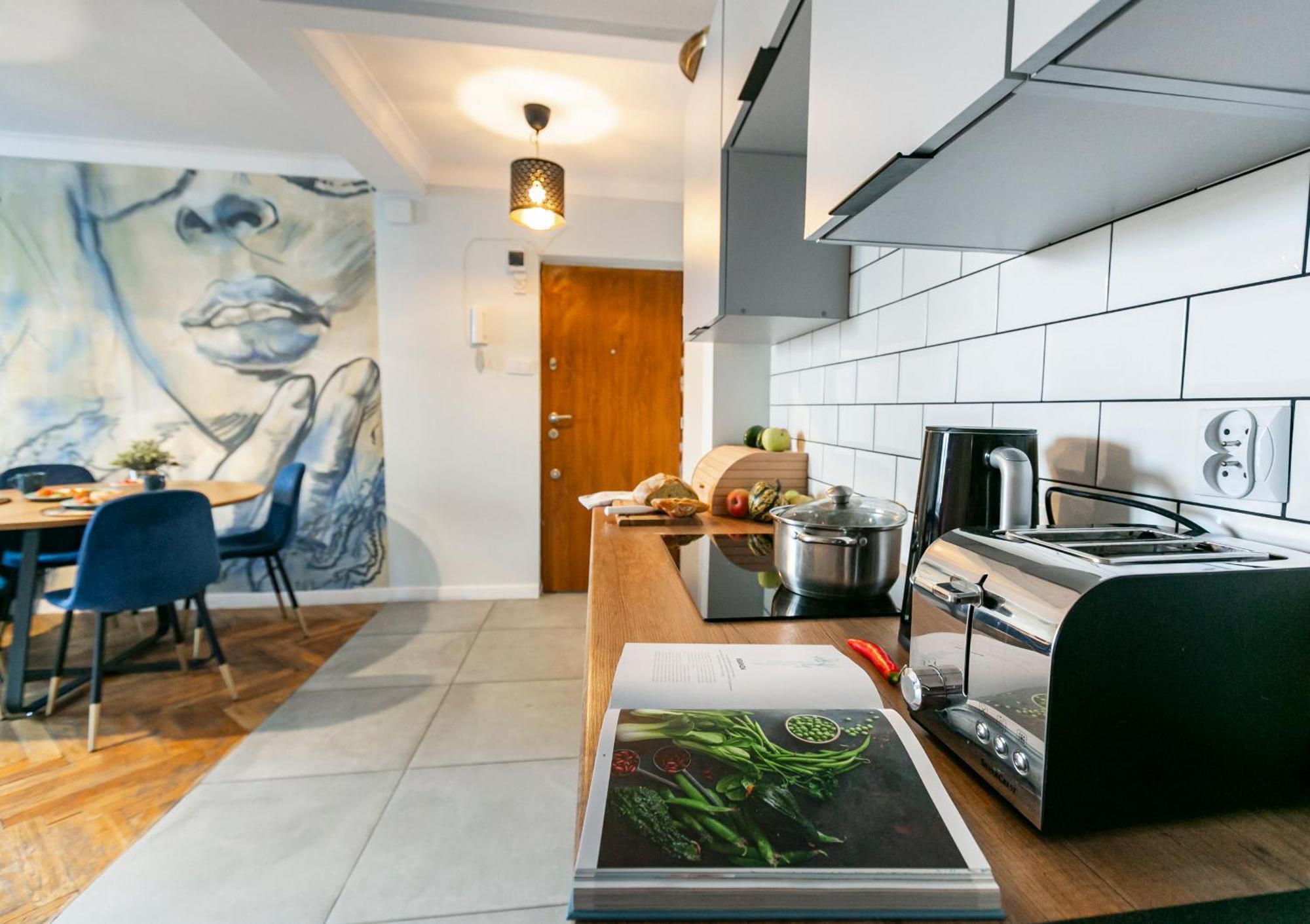 Nowogrodzka 78: With Smart Tv Near Lindleya Hospital Apartment *