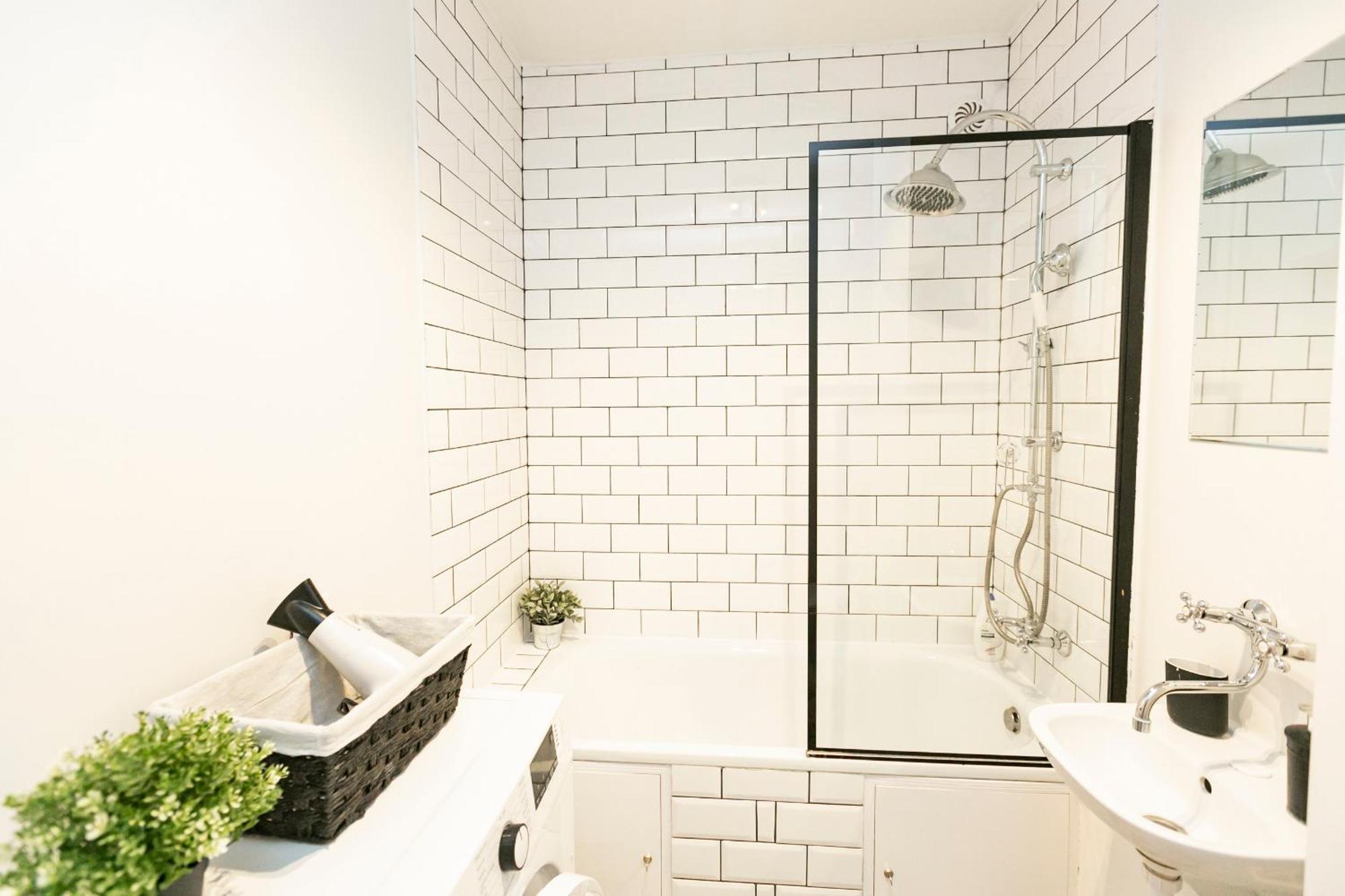 Apartment Nowogrodzka 78: With Smart Tv Near Lindleya Hospital *